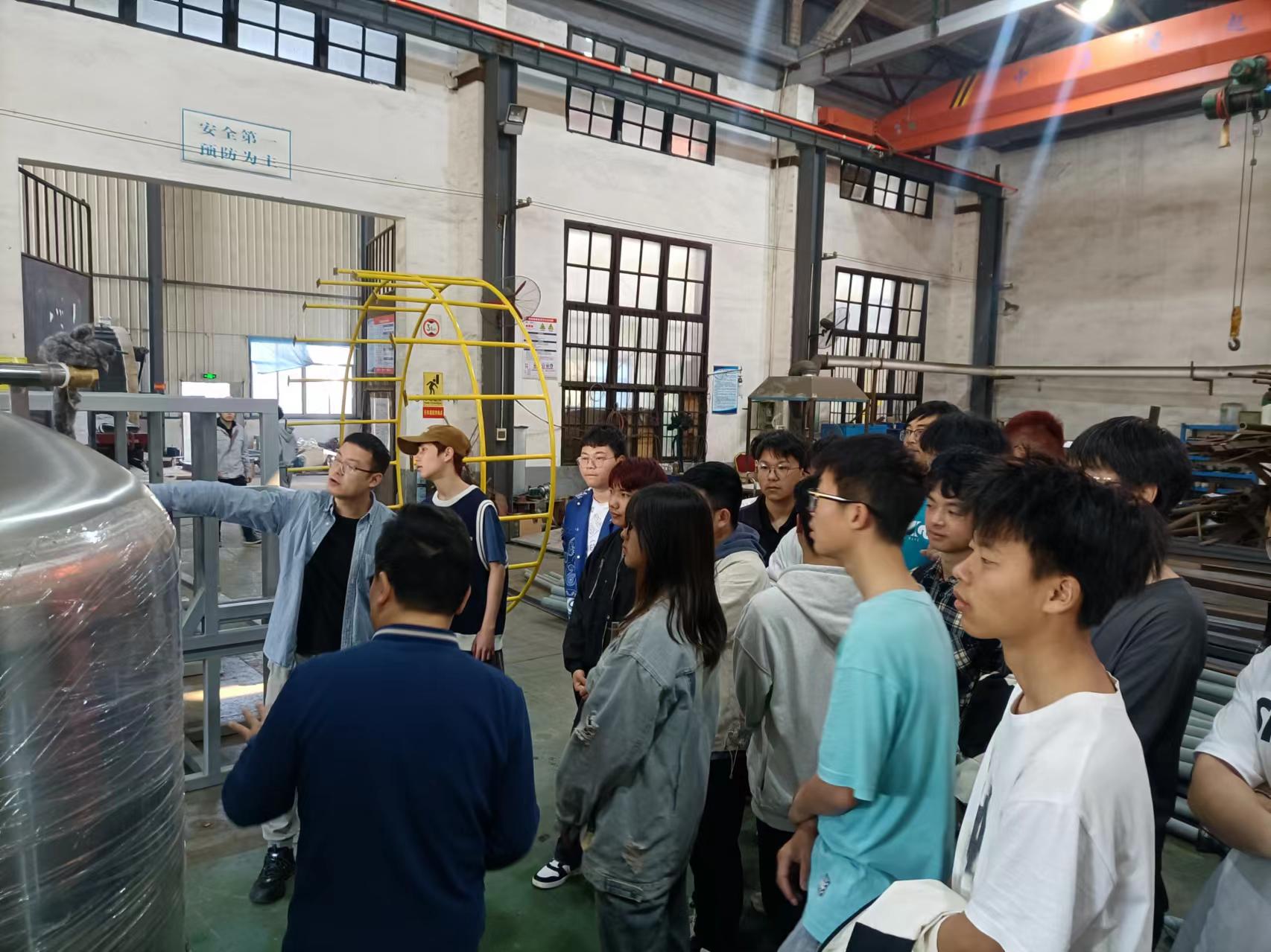 湖南工程学院近200名学生来德赢在线注册认知实习